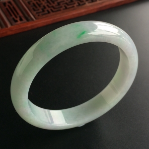 (超值推荐)糯冰种飘翠手镯(56.2mm)