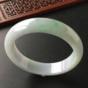 (超值推荐)糯冰种淡春带彩手镯(56.2mm)