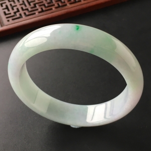 (超值推荐)糯冰种略飘翠手镯(55.3mm)