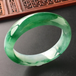 (超值推荐)糯冰种飘翠手镯(58.7mm)