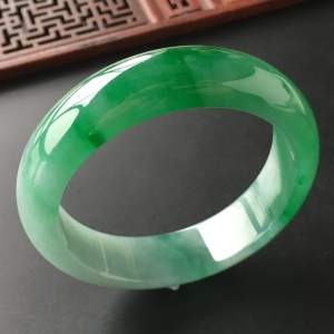 (超值推荐)糯冰种飘翠手镯(57mm)