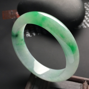 （超值推荐）糯冰种飘翠手镯（54mm）