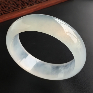 (超值推荐)冰玻种淡晴水手镯(56.4mm)