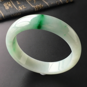 (超值推荐)糯冰种飘翠手镯(58.1mm)