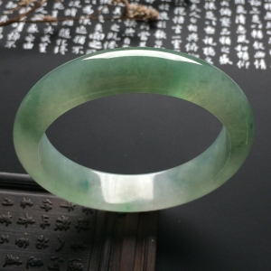（超值推荐）糯冰种晴水略飘翠手镯（57.3mm）