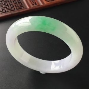 (超值推荐)糯冰种飘翠手镯(55.8mm)