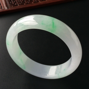 (超值推荐)糯冰种飘翠手镯(59.3mm)
