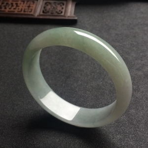 （超值推荐）糯冰种晴水略飘花手镯（56.5mm）