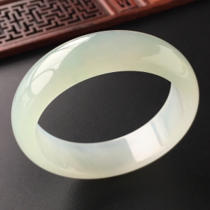 (超值推荐)糯冰种晴水手镯(58.5mm)