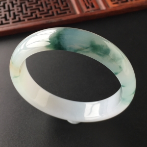 (超值推荐)糯冰种飘花手镯(55.1mm)