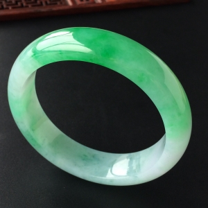 (超值推荐)糯冰种飘翠手镯(60mm)