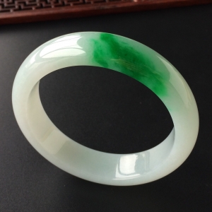 (超值推荐)糯冰种飘翠手镯(56.5mm)