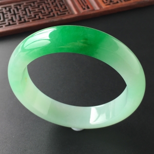 (超值推荐)糯冰种飘翠手镯(60mm)