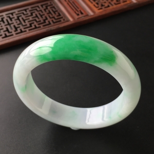 (超值推荐)糯冰种飘翠手镯(59.1mm)