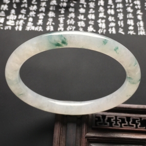 （超值推荐）糯冰种飘花圆条手镯（57.8mm）