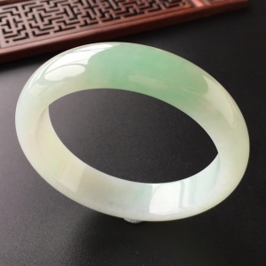 (超值推荐)糯冰种晴水手镯(57.5mm)