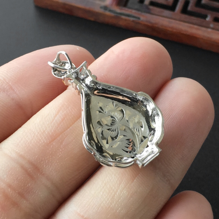 (超值推荐)糯冰种阳绿镶彩金钻石水滴胸坠