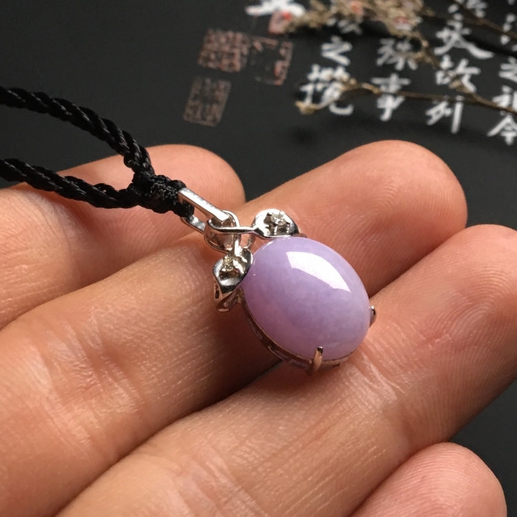 镶白金钻石糯冰种紫罗兰胸坠