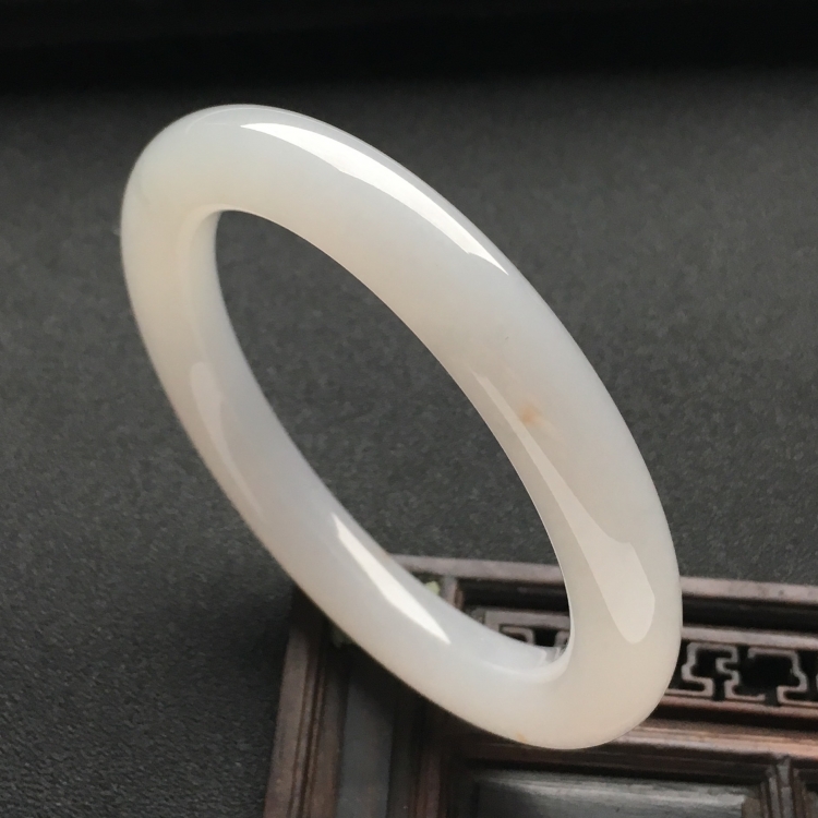 （超值推荐）糯冰种淡晴水圆条手镯（54.2mm）