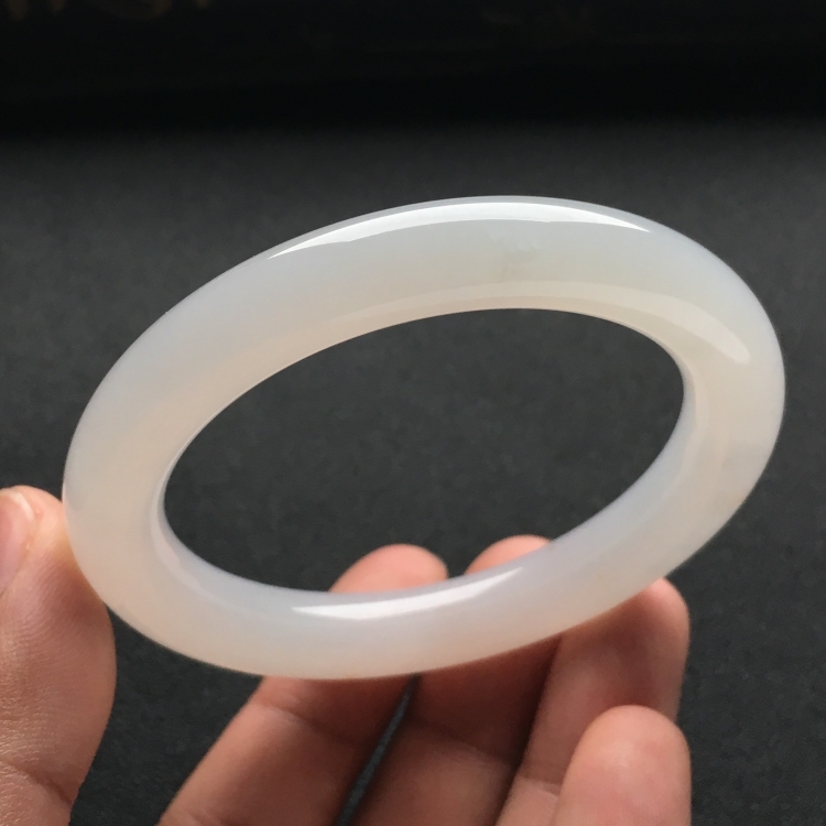 （超值推荐）糯冰种淡晴水圆条手镯（54.2mm）