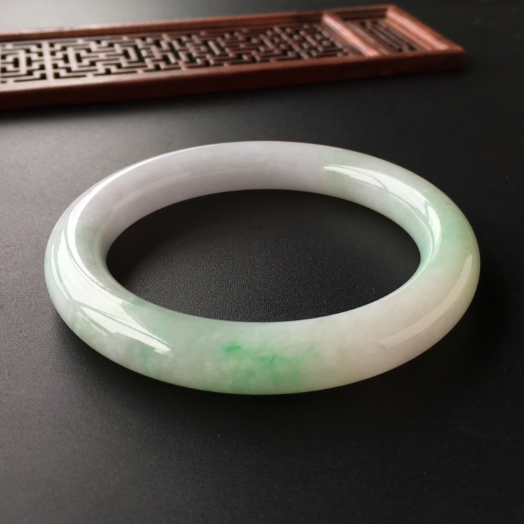 (超值推荐)糯冰种飘翠圆条手镯(59.4mm)