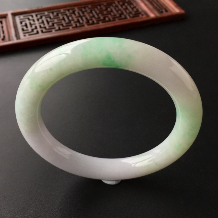 (超值推荐)糯冰种飘翠圆条手镯(59.4mm)
