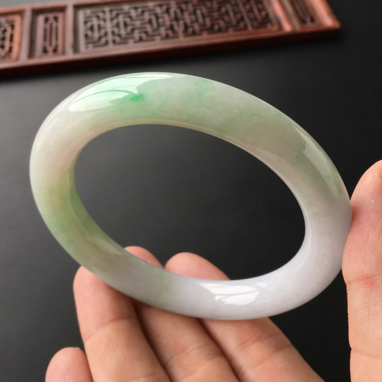(超值推荐)糯冰种飘翠圆条手镯(59.4mm)