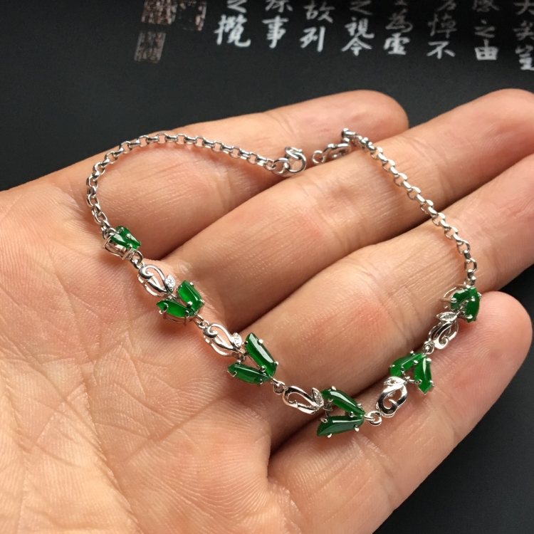 （超值推荐）镶白金钻石冰种阳绿手链