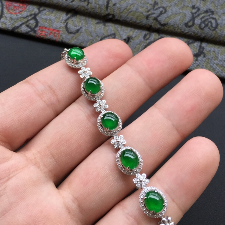 (超值推荐)冰种阳绿镶白金钻石手链