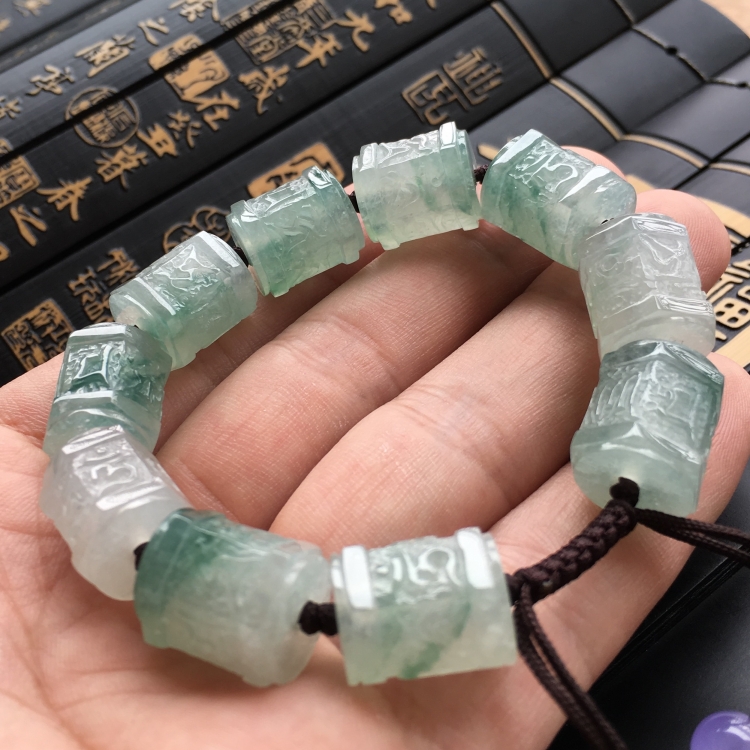 (超值推荐)糯冰种飘花六字箴言手链