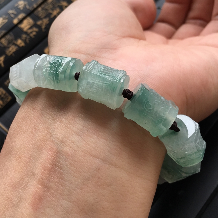 (超值推荐)糯冰种飘花六字箴言手链