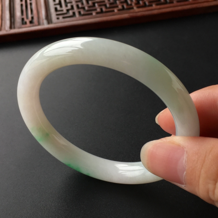 (超值推荐)糯冰种飘翠圆条手镯(53.4mm)