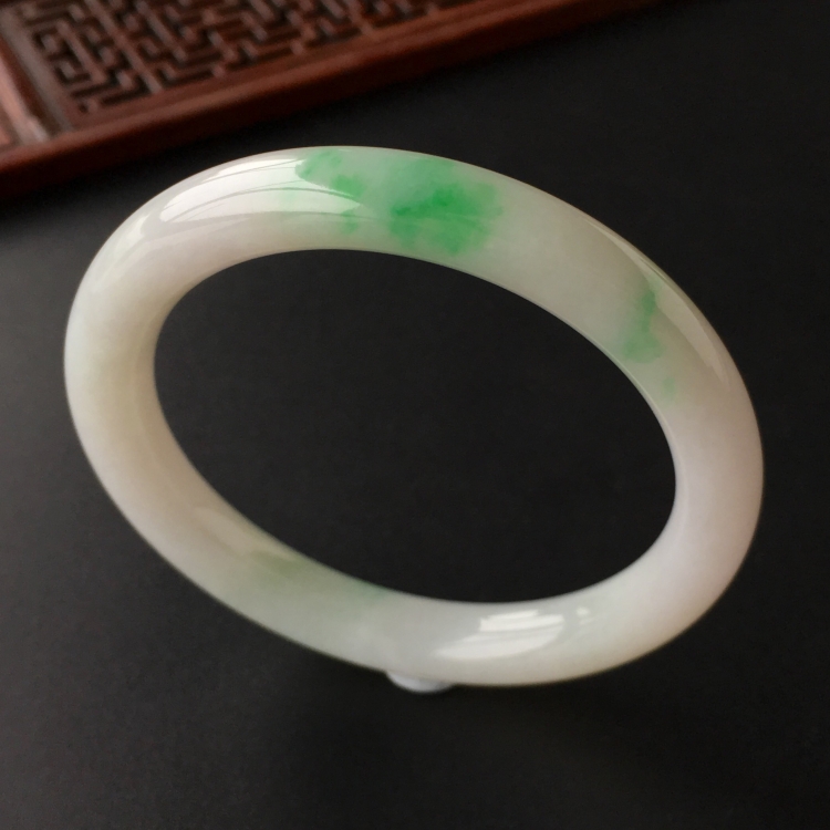 (超值推荐)糯冰种飘翠圆条手镯(53.4mm)