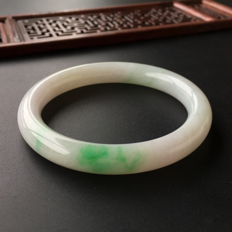 (超值推荐)糯冰种飘翠圆条手镯(53.4mm)