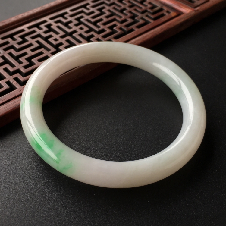 (超值推荐)糯冰种飘翠圆条手镯(53.4mm)