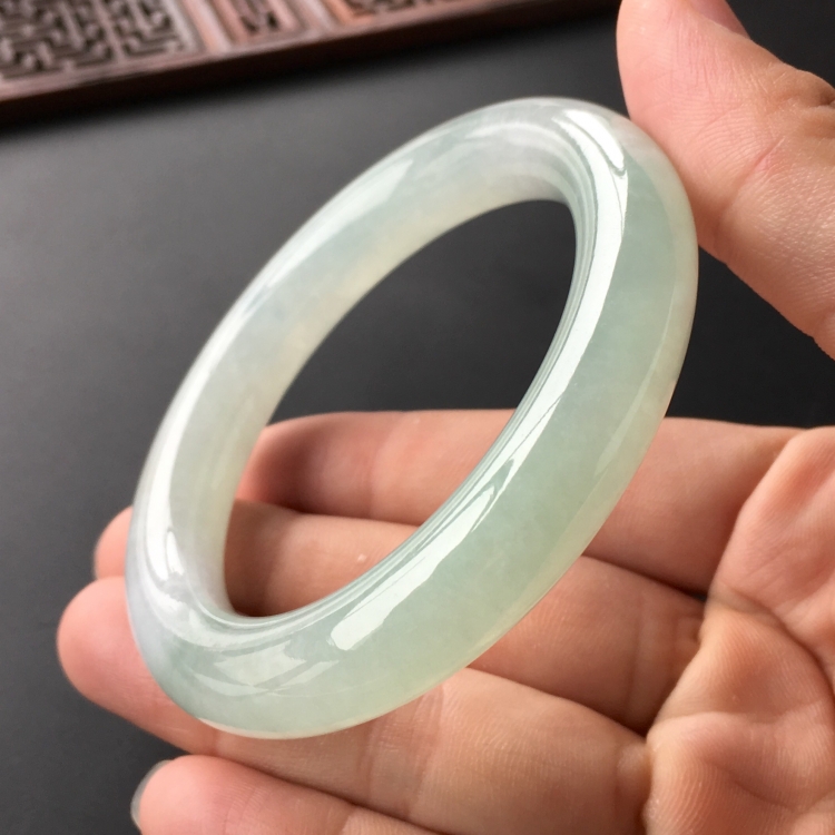 (超值推荐)糯冰种晴水圆条手镯(55.1mm)