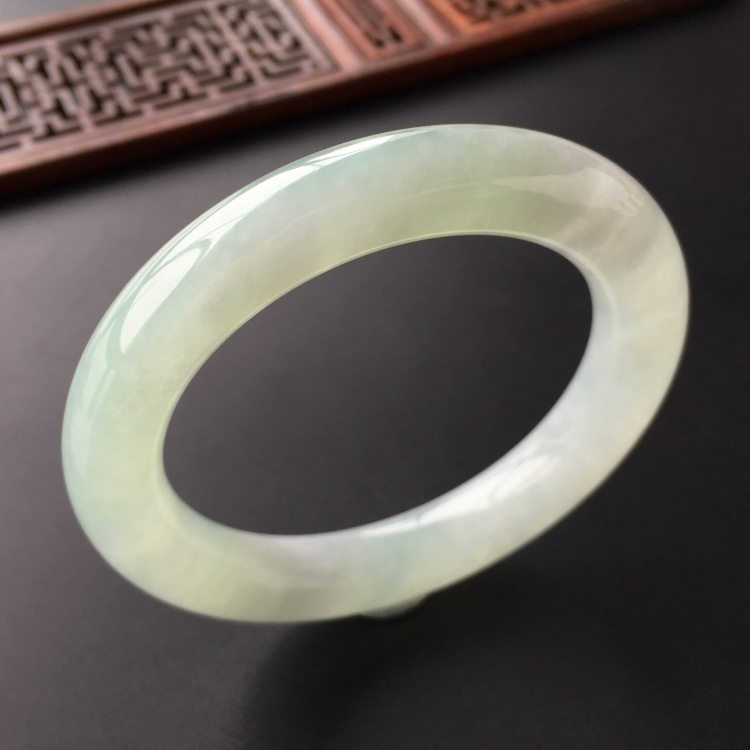 (超值推荐)糯冰种晴水圆条手镯(55.1mm)