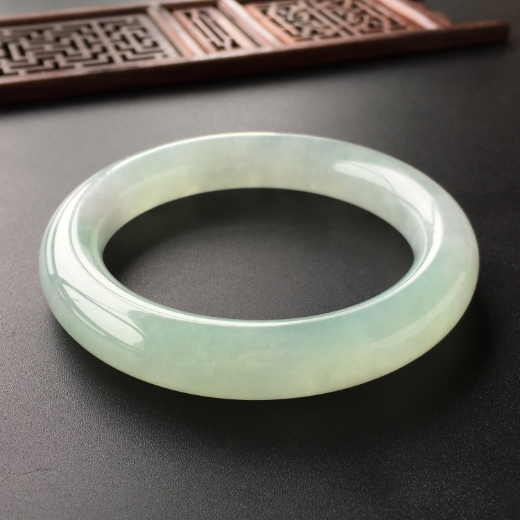 (超值推荐)糯冰种晴水圆条手镯(55.1mm)