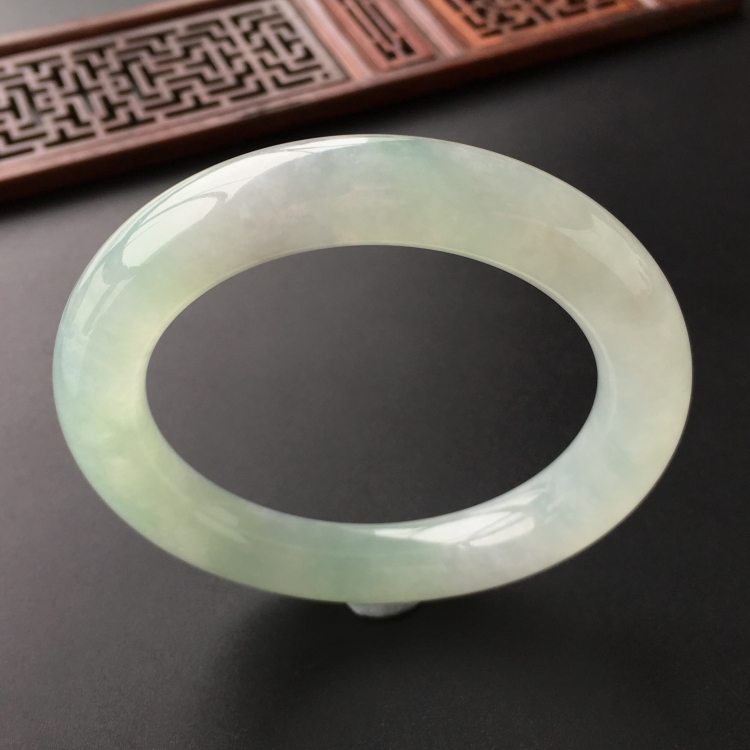 (超值推荐)糯冰种晴水圆条手镯(55.1mm)