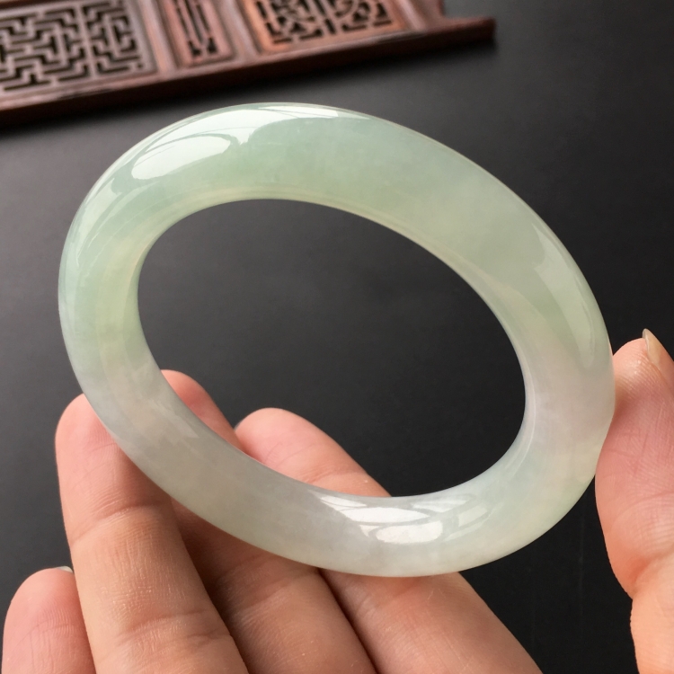 (超值推荐)糯冰种晴水圆条手镯(55.1mm)