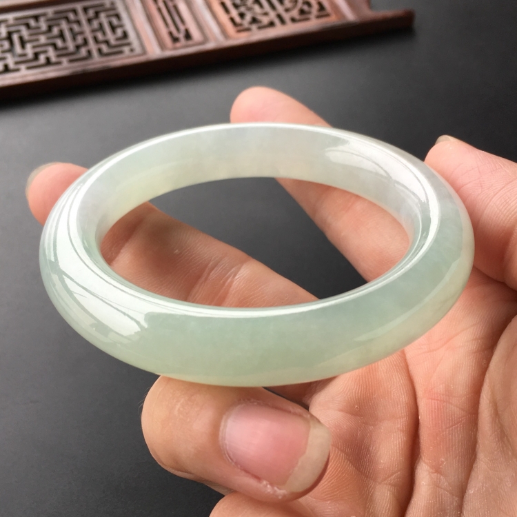 (超值推荐)糯冰种晴水圆条手镯(55.1mm)