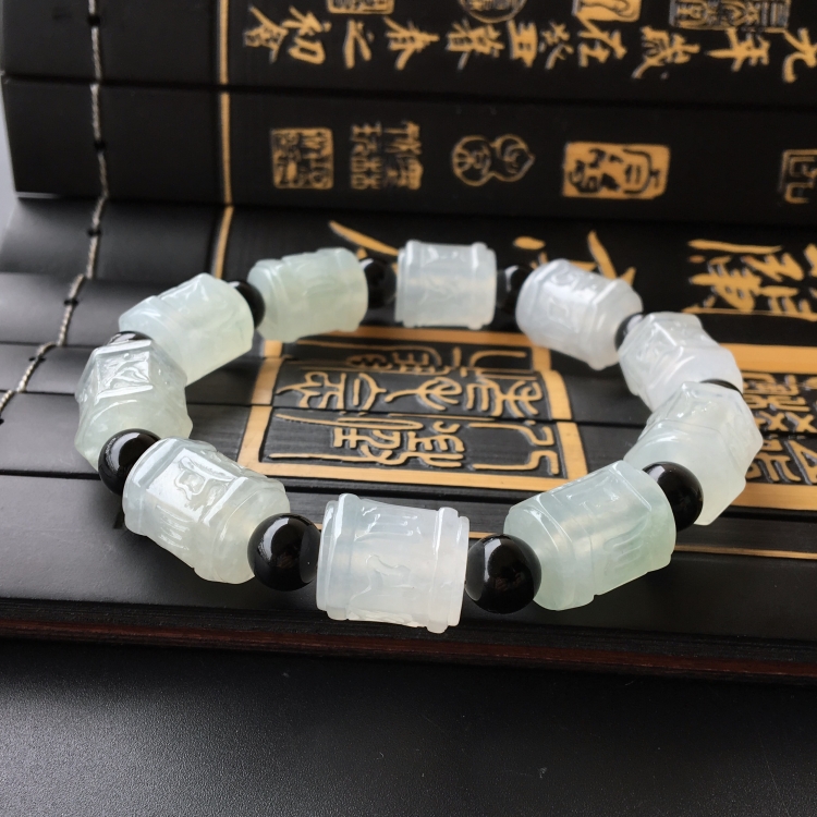 (超值推荐)糯冰种淡晴水六字箴言手链
