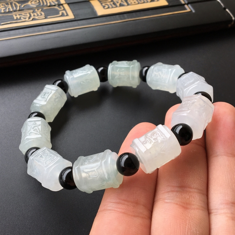 (超值推荐)糯冰种淡晴水六字箴言手链