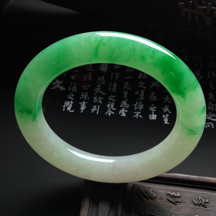 （超值推荐）糯冰种飘阳绿圆条手镯（57mm）