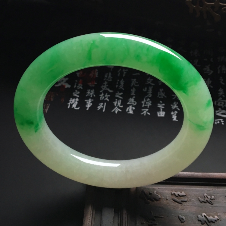 （超值推荐）糯冰种飘阳绿圆条手镯（57mm）