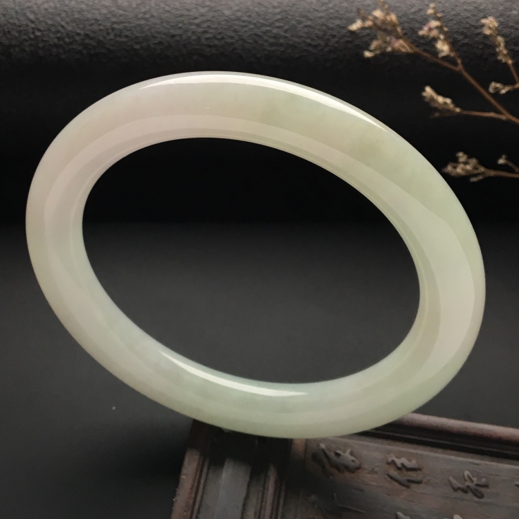 （超值推荐）糯冰种淡晴水圆条手镯（60.5mm）