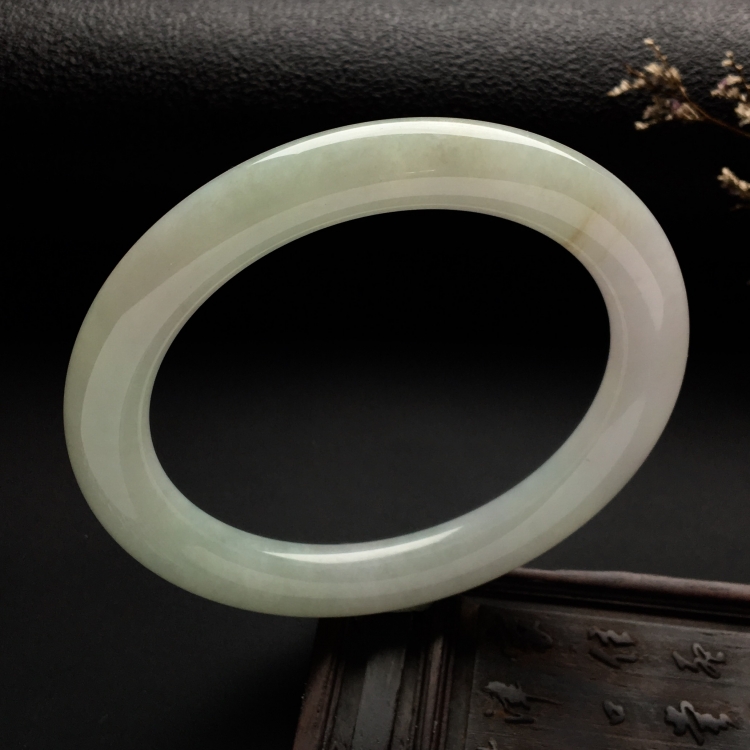 （超值推荐）糯冰种淡晴水圆条手镯（60.5mm）