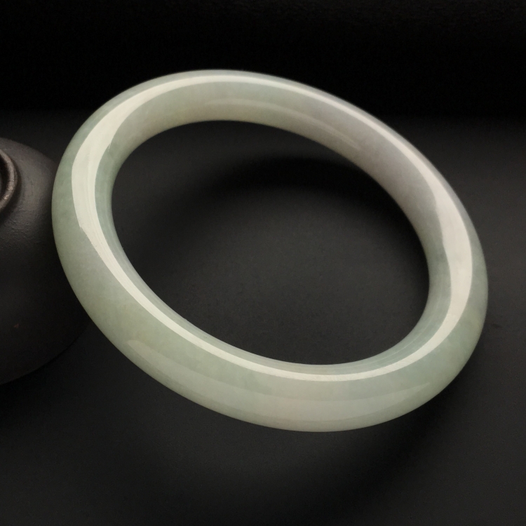 （超值推荐）糯冰种淡晴水圆条手镯（60.5mm）