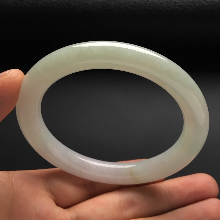 （超值推荐）糯冰种淡晴水圆条手镯（60.5mm）