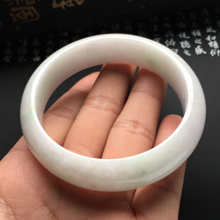 （超值推荐）糯冰种淡晴水手镯（59mm）